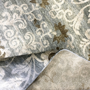 Alfombra Artesanal de Lana y Seda de Pelo Corto, Color Gris Plateado, para Sala de Estar Transicional con Diseño Damasco Champán - Product Image 5