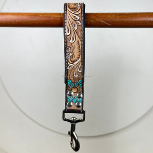 Juego de Correa y Collar para perro de cuero mecanizado a mano de diseño elegante, entrenamiento para perros, cuero de vaca, plomo de tráfico, juegos de 3 piezas para caminar de noche - Product Image 5