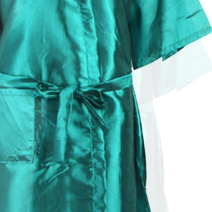 Cape de coiffure personnalisée à faible MOQ avec logo, robe de spa/barbier kimono en polyester avec poche pour les clients de salon de beauté - Product Image 4