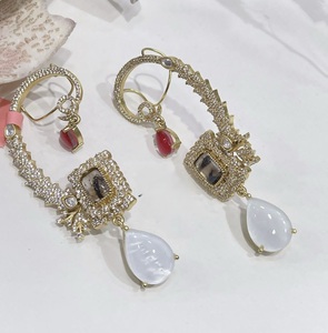 Boucles d'oreilles pendantes en moissanite plaquées or, de qualité supérieure, tendance, pour femmes, collection pour occasions spéciales - Product Image 2