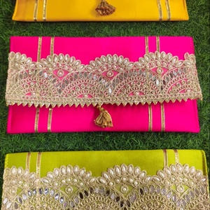 Nuevos y Elegantes Sobres Leheriya Rajasthani, Bolsos de Mano Versátiles de Tela Leheriya Premium, Sobres Shagun - Product Image 1