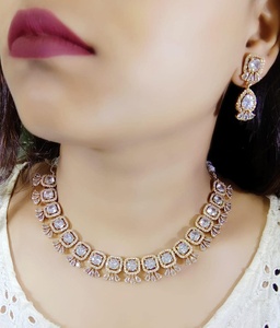 Conjunto de joyería nupcial indio de Bollywood, chapado en oro, con collar y pendientes AD CZ, diseño geométrico, hecho a mano, para fiesta. - Product Image 4