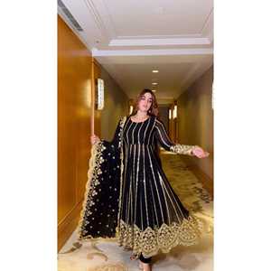 Vestido de Noche Bordado a Mano con Lentejuelas, Silueta A-Line, Talla XL, Corte Imperio en la Cintura y Dupatta con Trabajo de Lentejuelas - Product Image 2