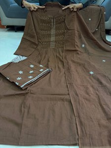 Magnifique robe de soirée traditionnelle de style Anarkali pour femmes, avec de riches broderies, pour occasions spéciales, imprimé lourd, pour femmes - Product Image 4