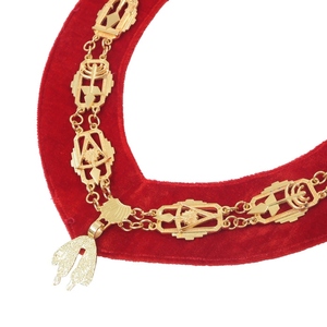 Collier Maçonnique en Velours Rouge Plaqué Or avec Emblème, Régalia de Loge, Accessoire Cérémoniel Formel - Product Image 2