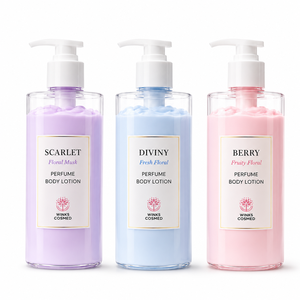 Loción Corporal Perfumada WINKS COSMED, Ácido Hialurónico Orgánico, Glutatión, Manteca de Karité, Hidratante, Aroma Floral Escarlata, Frutal y a Bayas - Product Image 1