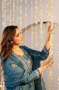 Ensembles de Kurta en Soie Chandari Pure Viscose pour Femmes avec Broderie de Sequins et Tissu de Bas en Soie Chandari Pure Viscose - Product Image 3