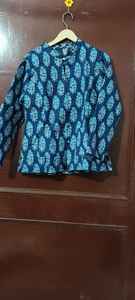 Veste matelassée élégante en patchwork Kantha, faite à la main, confortable, style intemporel, sur mesure pour un choix de mode durable en coton - Product Image 3