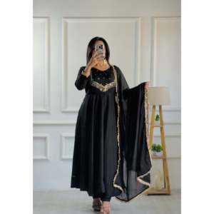 Conjunto Elegante de Vestido de Fiesta para Mujer con Pantalón y Dupatta - Product Image 4