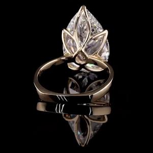 Bague de fiançailles, de mariage et d'anniversaire romantique pour femme en or 18 carats, sertie d'un diamant de laboratoire certifié de 10,00 carats, taille brillant - Product Image 2