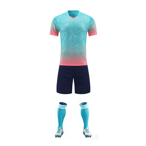 Uniforme de football pour hommes de haute qualité 100% polyester, manches courtes, tissu respirant, uniforme en polyester pour toutes les saisons, coupe athlétique - Product Image 3