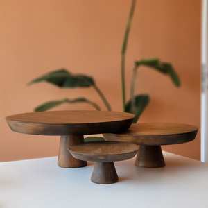 Support à gâteau rustique en bois avec texture naturelle, parfait pour la présentation de cupcakes et pâtisseries, décoration de centre de table de mariage - Product Image 2