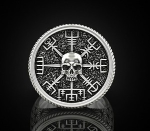 Bague Cocktail Gothique en Argent Sterling 925 Oxydé Noir avec Croix et Moissanite Sertie en Bezel - Product Image 1