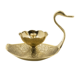 Lampe à huile Diya en laiton artisanal en forme de cygne avec motif floral, décoration traditionnelle pour Diwali et le temple domestique - Product Image 3