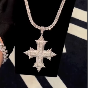 Collier pendentif croix XL unisexe en argent sterling 925 plaqué or 14 carats, certifié GRA, entièrement serti de moissanite, style Hip Hop - Product Image 1