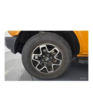 Ford Bronco 2.7 Outer Banks Diciembre 2023 20,485 km Caja de Cambios Automática Asientos de Cuero con Cámara Trasera - Product Image 5