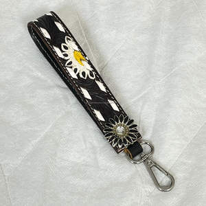 Nuevo Llavero Artesanal de Cuero Genuino de Vaca con Correa para Muñeca, Diseño Floral de Girasol con Concho y Clip para Llaves, Estilo Western, Regalo - Product Image 5