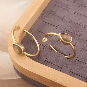 Pendientes de aro clásicos de latón chapado en oro con labradorita arcoíris natural en forma de pera, elegantes para mujer, ideales para regalo. - Product Image 3