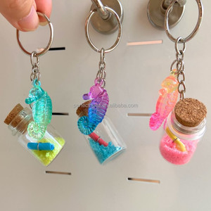 Bouteille de sable lumineuse porte-clés idée cadeau souvenir toutes les occasions lueur dans l'impression UV sombre logo personnalisé - Product Image 5