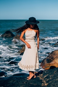 Jupe portefeuille en coton tribal faite à la main, style hippie, écoresponsable, pour femme - Product Image 3