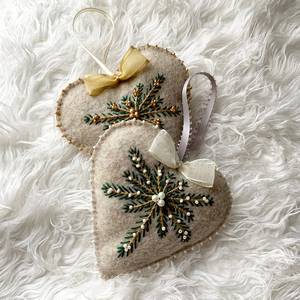 Cerceau de broderie en coton brodé à la main, motif cœur et pin, perles, durable, écologique, 15 cm, pour décoration de sapin de Noël - Product Image 6