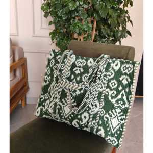 Sac fourre-tout en coton matelassé indien fait main |   Sac de transport réutilisable en tissu écologique. Sac fourre-tout vert festif avec fermeture magnétique - Product Image 3