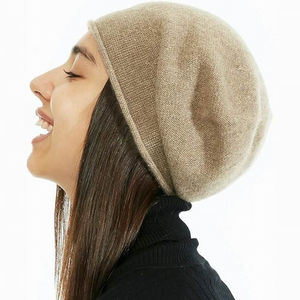 Bonnet unisexe en cachemire pur et laine mérinos 100% tricoté, bonnet d'hiver, bonnet en forme de crâne dans un coffret cadeau - Product Image 1