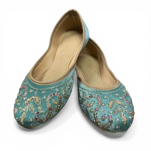 Jutti festivo hecho a mano en terciopelo con piedras y cuentas - Product Image 1