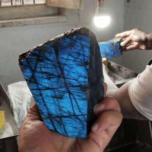 DHORGEMS - Cristal de Labradorita de la Más Alta Calidad, Piedra Lisa Hecha a Mano y Ecológica, Azul Natural para Decoración de Bodas y Hogar - Product Image 4