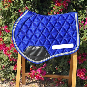 Ensemble de tapis de selle en satin de qualité supérieure avec bonnet d'oreille assorti |   Tapis de selle équestre matelassé |   Équipement d'équitation en gros - Product Image 4