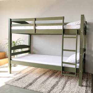 Lit superposé en bois finition vert olive vintage personnalisable avec emballage adapté à la livraison pour la chambre d'enfant - Product Image 1
