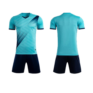 ผู้ผลิตตามสั่งนำเสนอชุดฟุตบอลโพลีเอสเตอร์ระบายอากาศได้ดี พร้อมเทคโนโลยีดูดซับความชื้น สำหรับผู้ซื้อจำนวนมาก - Product Image 3