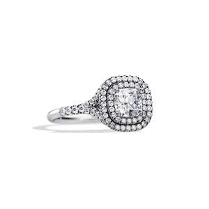 Bague de fiançailles en diamant taille coussin, sertie de griffes, style floral pour femme - Product Image 3