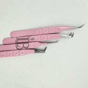 Pinzas Profesionales de Alta Demanda para Extensiones de Pestañas, Color Rosa, Punta Curva Sostenible con Ángulo de 90 Grados, Mango en Forma de Corazón - Product Image 4