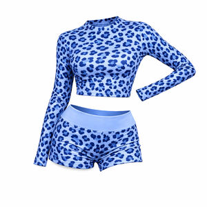 Conjunto de 2 piezas con estampado de leopardo para mujer, top corto de manga larga y shorts de cintura alta, conjunto sexy ajustado a la figura para estar en casa - Product Image 3