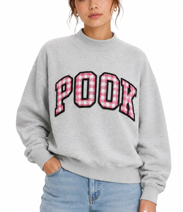 เสื้อฮู้ดผู้หญิง POOK ผ้าฟลีซทรงโอเวอร์ไซส์ เป็นมิตรกับสิ่งแวดล้อม ผลิตจากผ้าฝ้าย 100% ทรงไหล่ตก ระบายอากาศได้ดี สวมใส่สบาย พร้อมปักโลโก้ตามสั่ง - Product Image 4