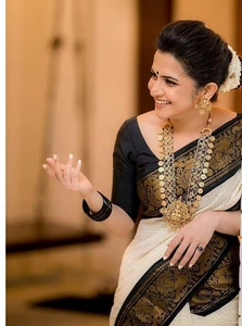 Sari Tradicional KV de Seda Kanjivaram Negra Tejida de Banarasi con Blusa Sin Coser para Fiesta - Product Image 4