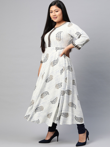 Kurta Anarkali blanche tie-dye à motifs floraux en viscose et rayonne, grande taille pour femme, col rond, manches trois quarts, vente en gros, tenue confortable - Product Image 3