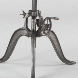 Table de bistrot/bar à domicile de style américain du milieu du siècle, avec base en fonte industrielle à manivelle, réglable en hauteur, et plateau en bois de manguier massif - Product Image 3