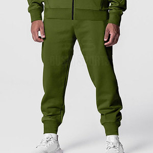 Chándal de corte holgado de alta calidad, tejido suave, diseñado para uso casual y comodidad duradera. - Product Image 6