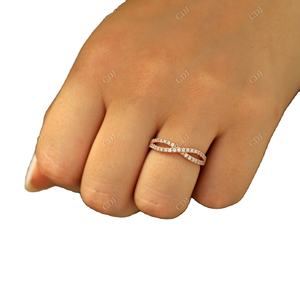 Anillo de compromiso de moissanita de moda para mujer con certificación GRA - Product Image 1