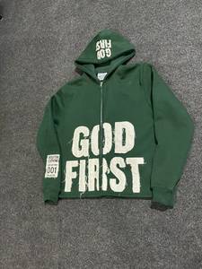 Sudadera con capucha verde para hombre con cremallera, estampado de letras 'God First' con aplique, forro polar informal, 100% algodón, corte regular, ropa de invierno, logotipo personalizado - Product Image 4