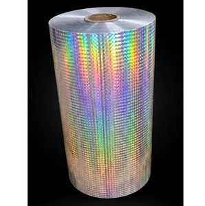 Rollo de Película Plástica Holográfica Arcoíris, Película BOPP Láser de Alto Brillo para Impresión de Etiquetas, Laminación y Decoración de Empaques Flexibles - Product Image 1