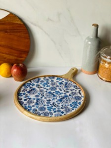 Plato de Pizza con Diseño de Flor Azul, Plato de Queso, Regalo Personalizado para Amantes de la Pizza, Plato de Madera para Patio, Plato para Aperitivos con Compartimentos - Product Image 6