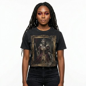 Camiseta Gráfica Personalizada de Algodón Pesado con Diseño de Esqueleto de Reina Victoriana Vintage, Estilo Gótico Urbano para Mujer - Product Image 1