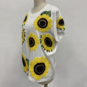 T-shirt femme à manches courtes en chenille et sequins motif tournesol, en coton doux, broderie personnalisée, t-shirts femme en chenille et sequins - Product Image 3