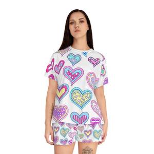 Conjunto de Top de Manga Corta con Cuello Redondo y Estampado de Corazones Coloridos para Mujer y Pantalones Cortos por Encima de la Rodilla, Ropa Casual de Primavera/Verano, Tejido Transpirable, 2 Piezas - Product Image 1