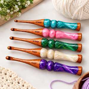 Crochets à crochetage en bois dur faits à la main avec poignées en résine colorées solides 3,5 mm-6 mm Outils de tricot pour travaux manuels DIY - Product Image 3