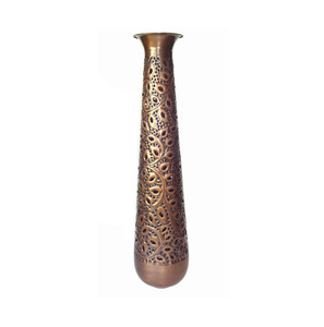 Vase décoratif de sol en aluminium design avec un motif floral complexe pour les espaces modernes - Product Image 3