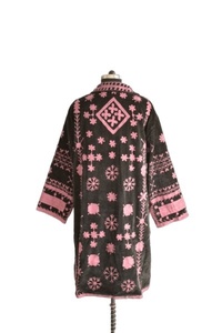 Veste d'hiver longue respirante en velours noir brodé à la machine avec motifs floraux, 100 % coton, artisanat Khushbu, fusion sans couture ODM - Product Image 3